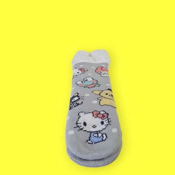 New Hello Kitty &‎ Friends Cozy Sherpa Slipper Socks Gripper Bottom Size 4-10 - Picture 1 of 5